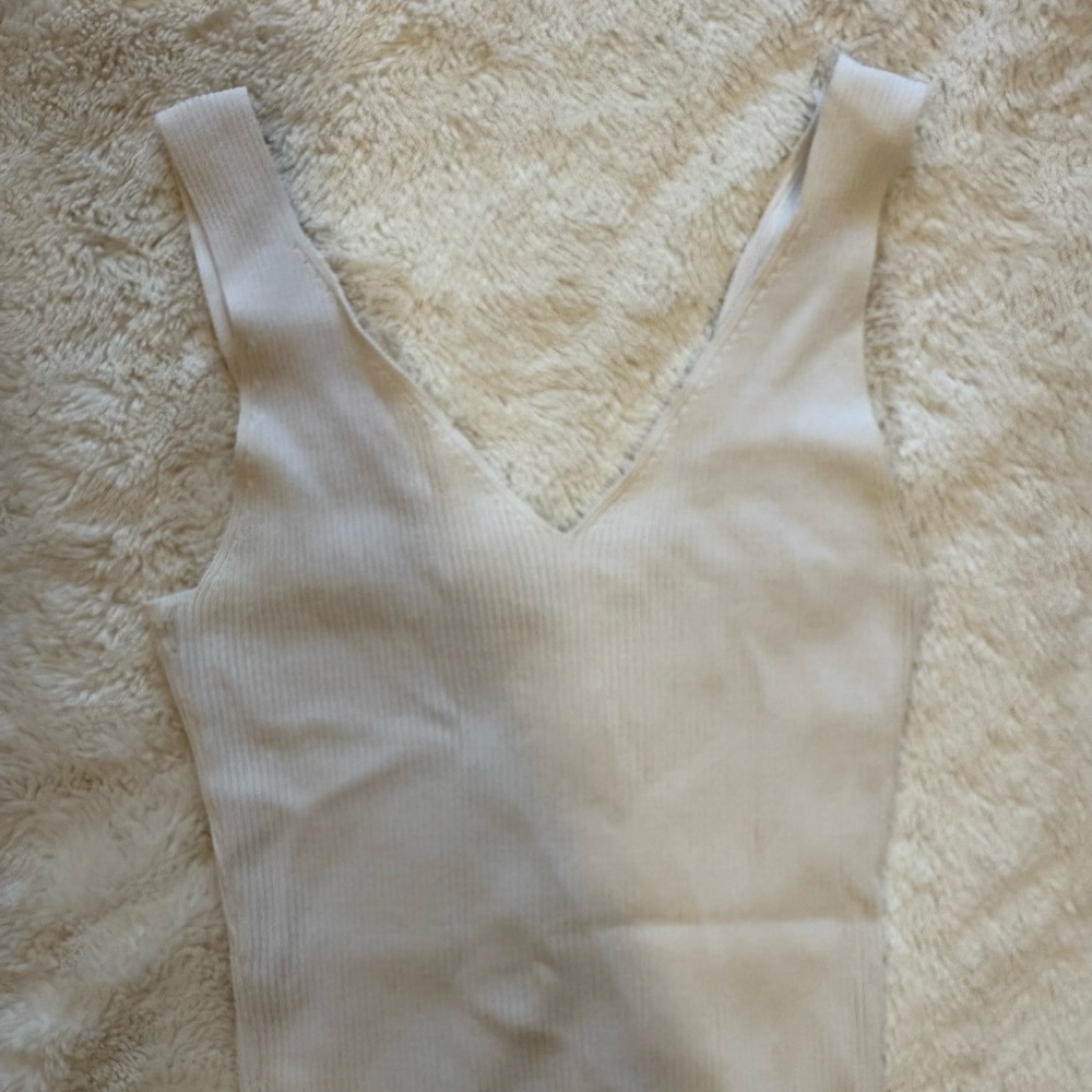 Sleeveless Ribbed V-Neck Top